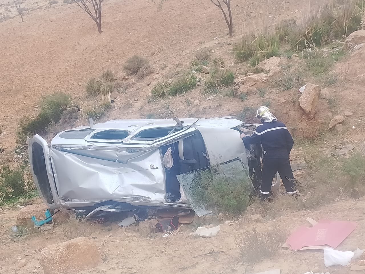 المدية .. قتيل و3 جرحى في انحراف سيارة وانقلابها في منحدر بعين بوسيف