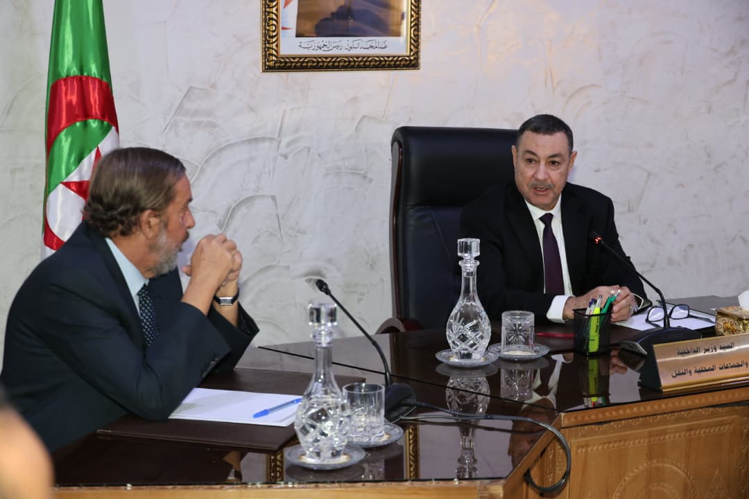 المؤسسة الوطنية للملاحة الجوية و شركة “إندرا” الإسبانية.. سعيود يعقد اجتماعا هاما