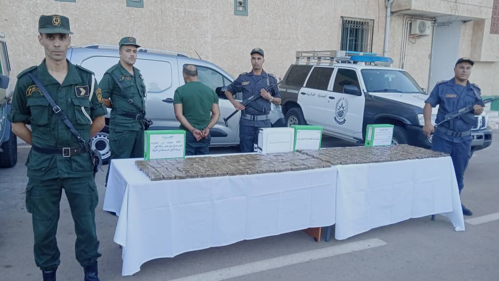 تيارت.. الإطاحة بشبكة تروّج المخدرات وحجز 32 كيلوغرامًا من الكيف بالسوقر