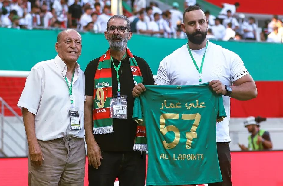 بالصور.. إدارة مولودية الجزائر تكرم عائلة الشهيد “علي لابوانت”