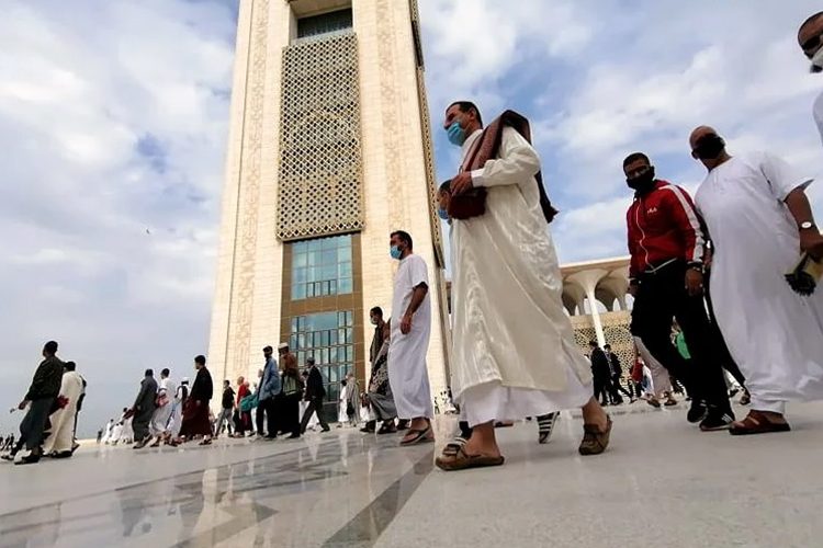 وزير السكن..اقتراح إنجاز أكثر من 16 مسجدا في الأقطاب الحضارية الجديدة