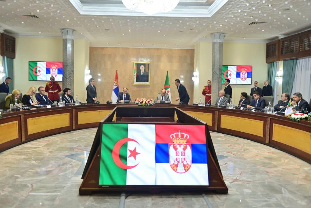 الوزير الأول يشرف رفقة نظيره الصربي على توقيع عدة اتفاقيات تعاون