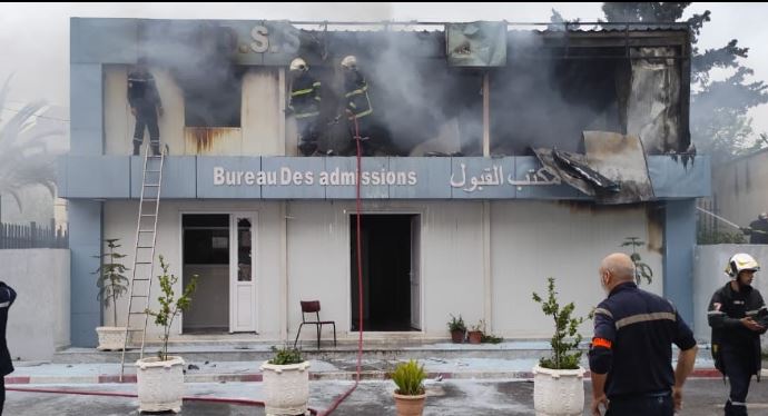 وزير الصحة يتفقد مستشفى بشير منتوري بالقبة عقب اندلاع حريق بمكتب القبول