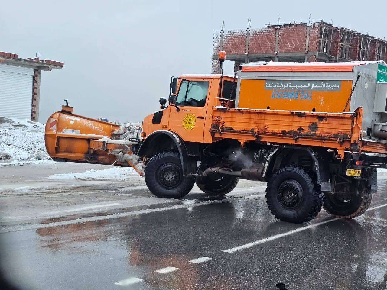 تعبئة ميدانية واسعة لمصالح الأشغال العمومية لمواجهة التقلبات الجوية