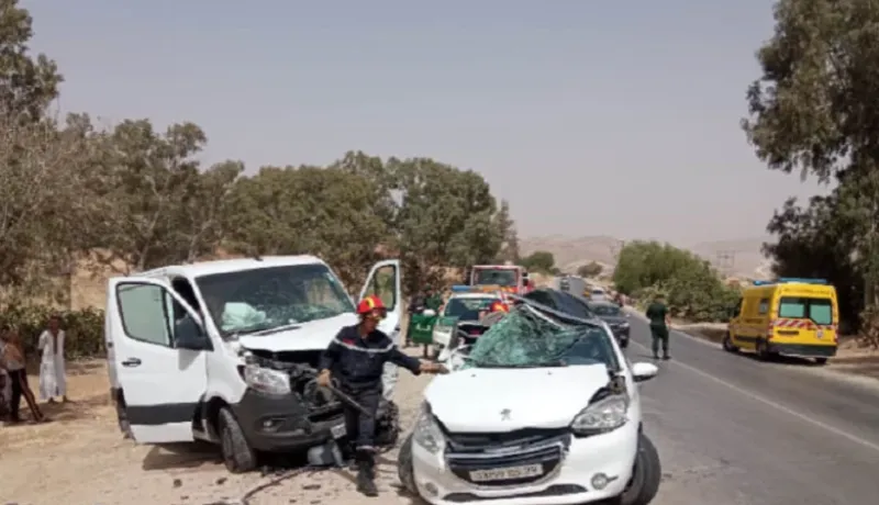 إصابة 6 أشخاص إثر اصطدام 3 سيارات بالجلفة