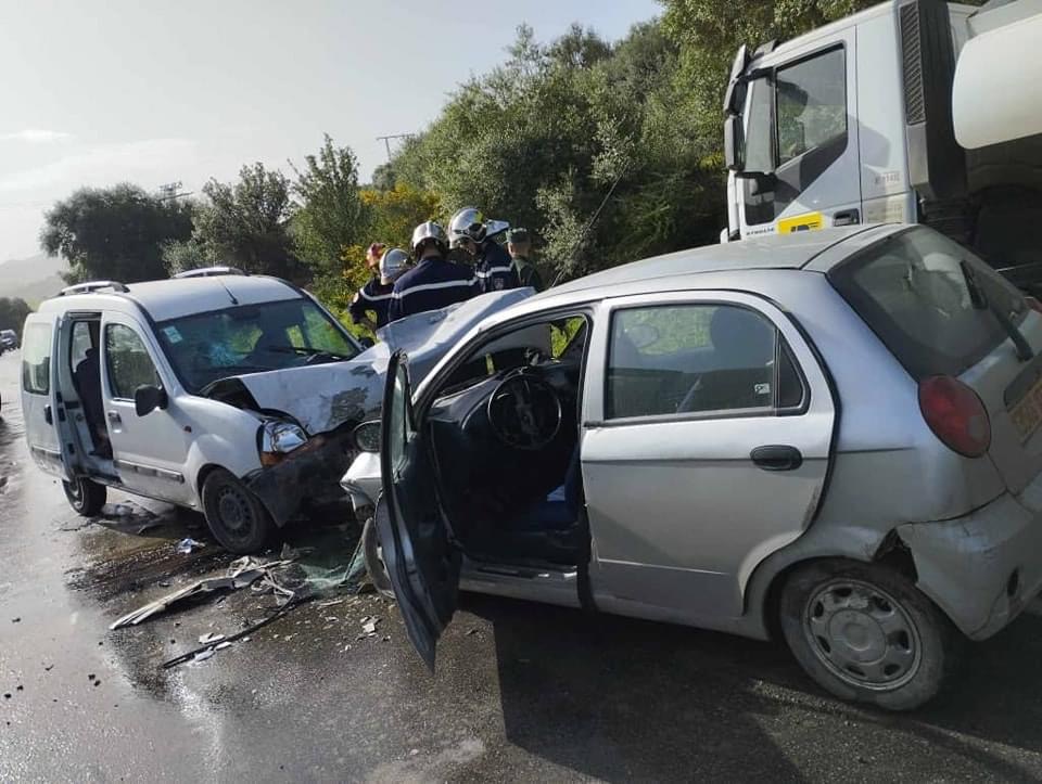 عين تموشنت.. قتيل و4 جرحى في اصطدام بين سيارتين 