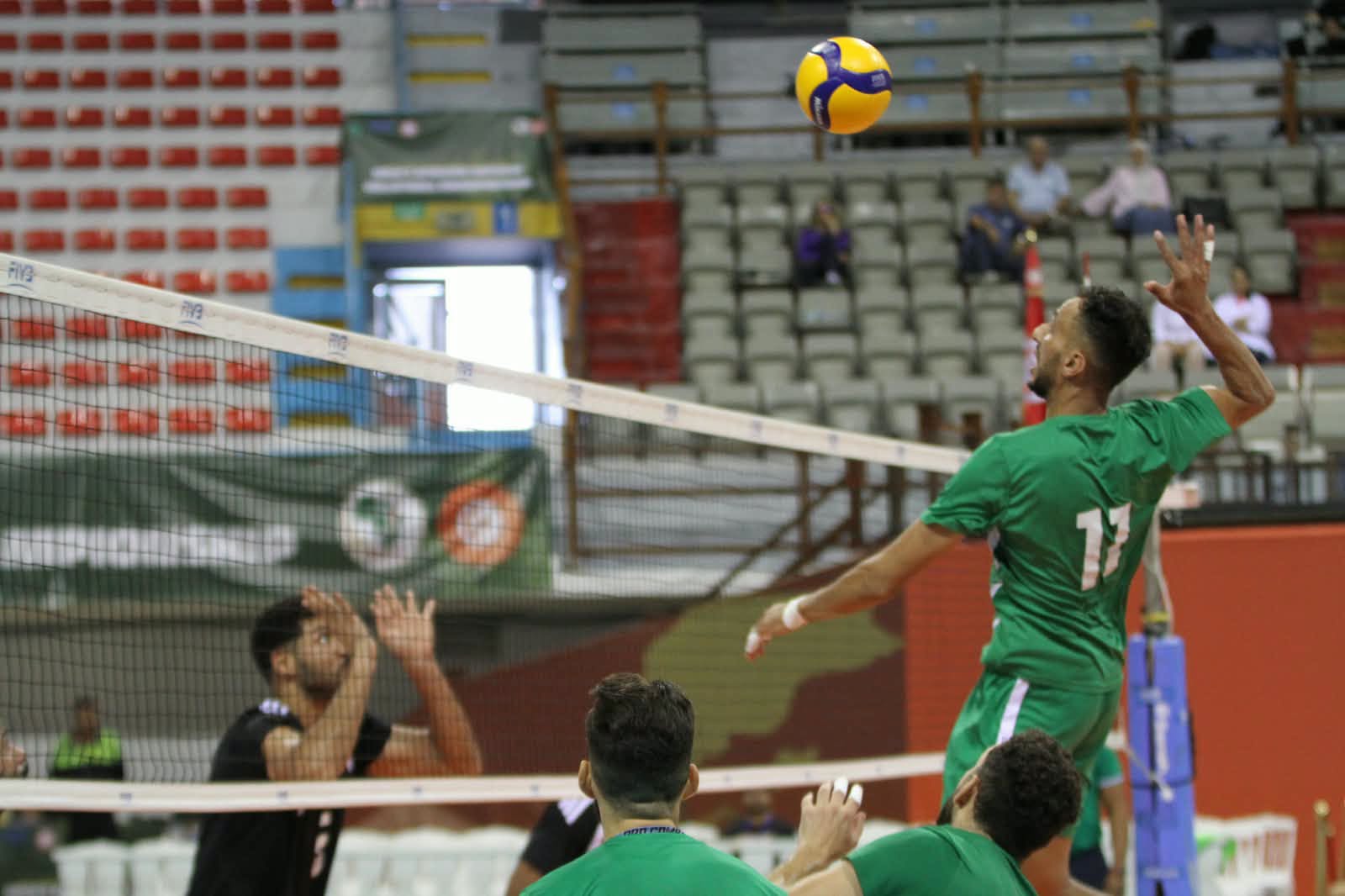 بطولة إفريقيا.. منتخب الكرة الطائرة يُطيح بحامل اللقب مصر ويبلغ نصف النهائي
