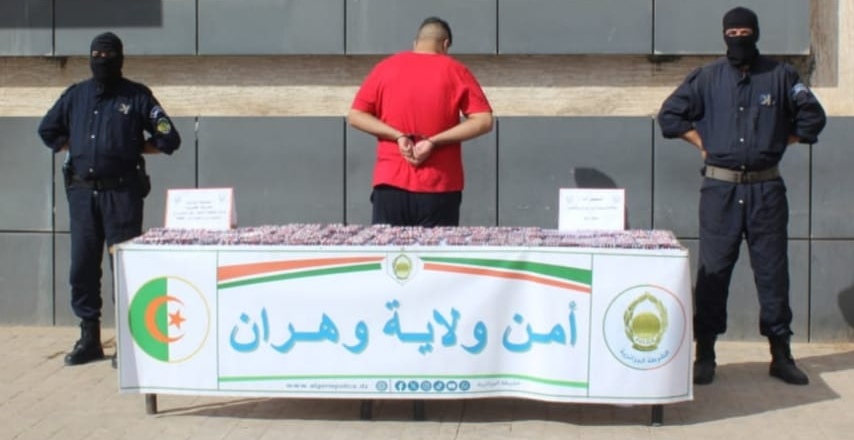 أمن وهران يطيح بمروّج ويحجز 8550 كبسولة “صاروخ”
