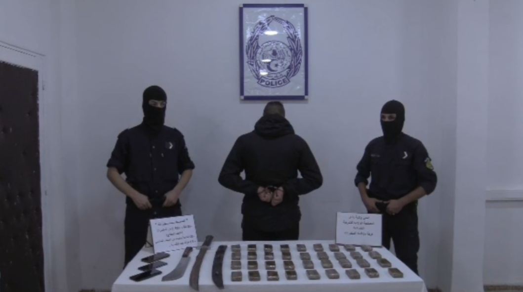 بشار.. توقيف مروّج مخدرات وضبط مايقاربـ 4 كلغ من الكيف المعالج