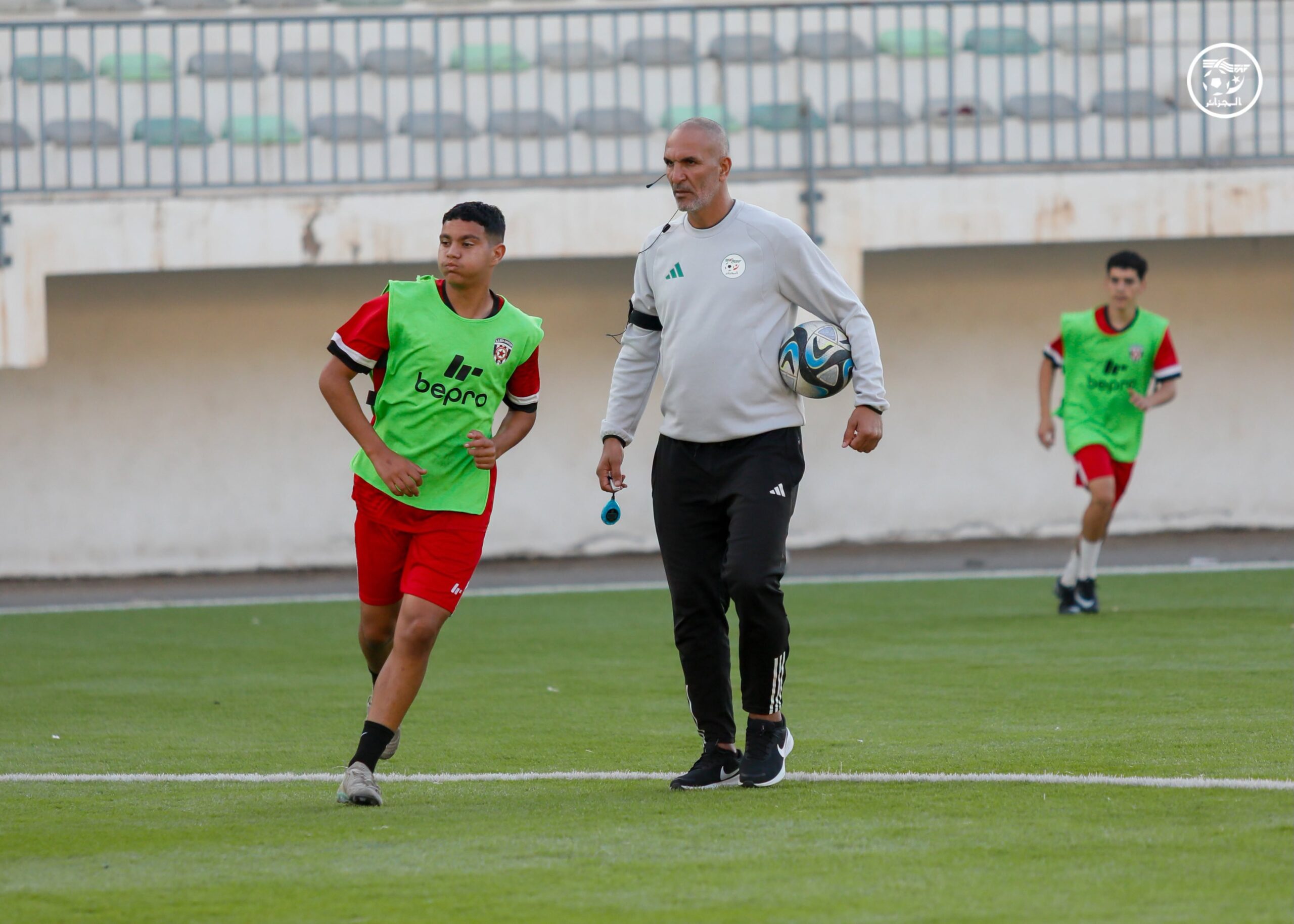 تكوين مدربي CAF PRO: أجواء مميزة وتفاعل إيجابي في الجزائر