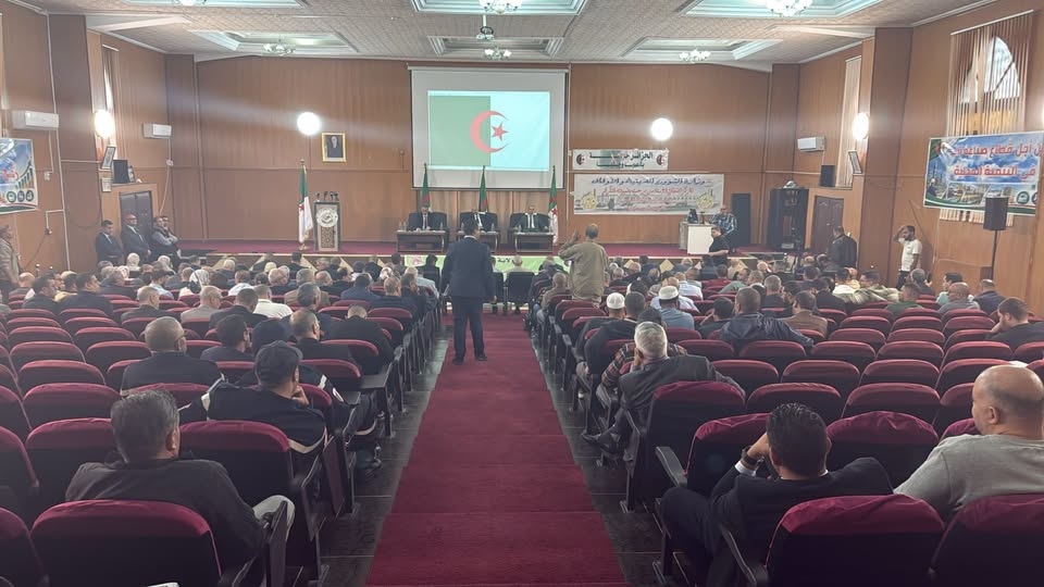 كورتل يختتم زيارته لأم البواقي بلقاء المتعاملين الاقتصاديين ويؤكد على أهمية المنصة الرقمية للعقار الصناعي